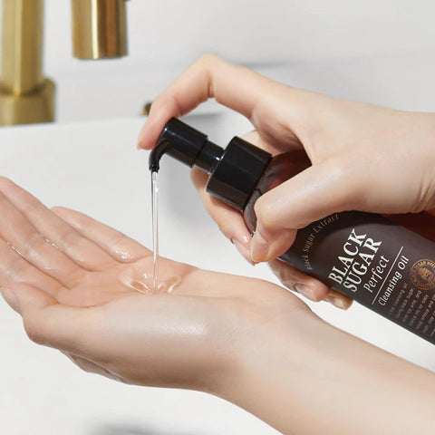Ulei pentru curatare faciala cu Zahar Negru, SkinFood, 200 ml