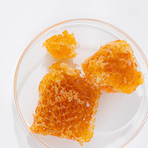 Ser revitalizant pentru ingrijirea pielii cu extract de Propolis si Niacinamide, IZEZE, 30 ml
